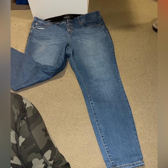 BNWOT TORRID size 20 skinny jean - Picture 3 of 5